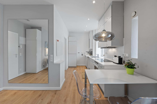 Great Studio with full Service