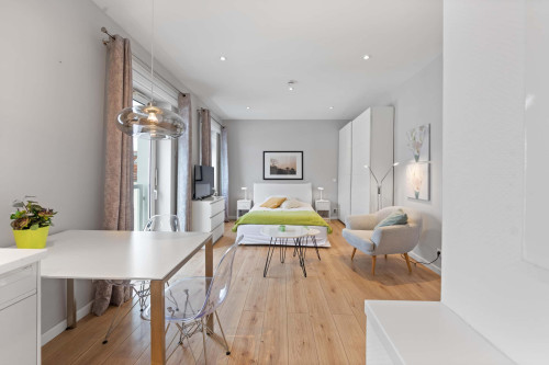 Great Studio with full Service