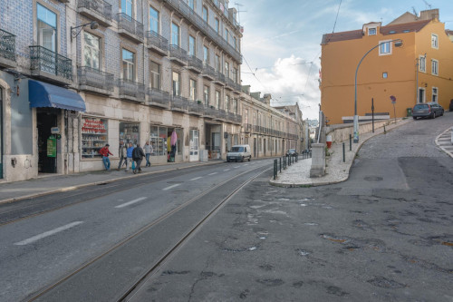 Remarkable 1-bedroom apartment with air conditioning close to classical Cais do Sodré metro station