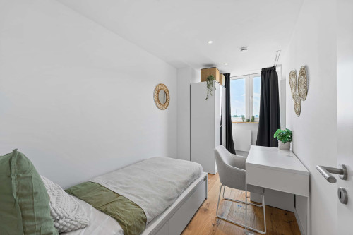 Berg-am-Laim Straße room 3