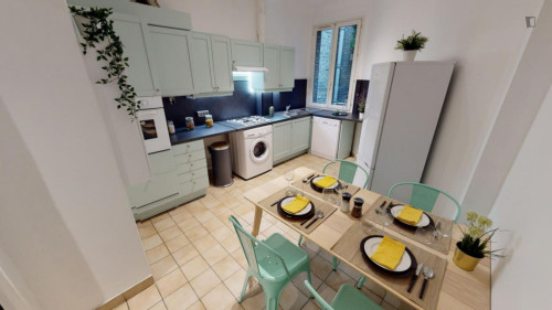 Bright double bedroom not far from Convention metro station