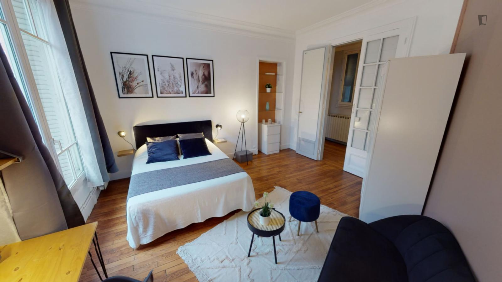 Bright Double Bedroom Not Far From Convention Metro Station - Bright double bedroom not far from Convention metro station - Gallery - 1