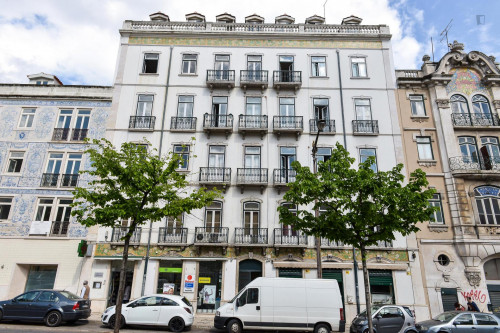 Single bedroom in 8-bedroom flat