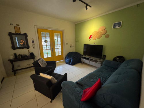 Double bedroom in 14-bedroom house - Gallery - 15