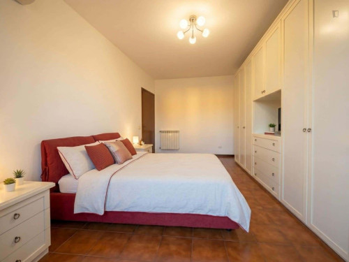 Room in Via Umberto Lilloni, Roma for 65 m² with 2 bedrooms