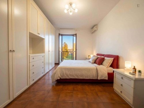 Room in Via Umberto Lilloni, Roma for 65 m² with 2 bedrooms