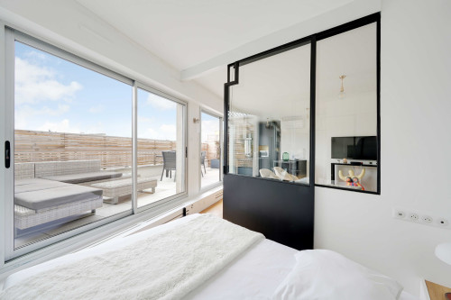 Air-conditioned 2-person apartment with terrace and view of Paris