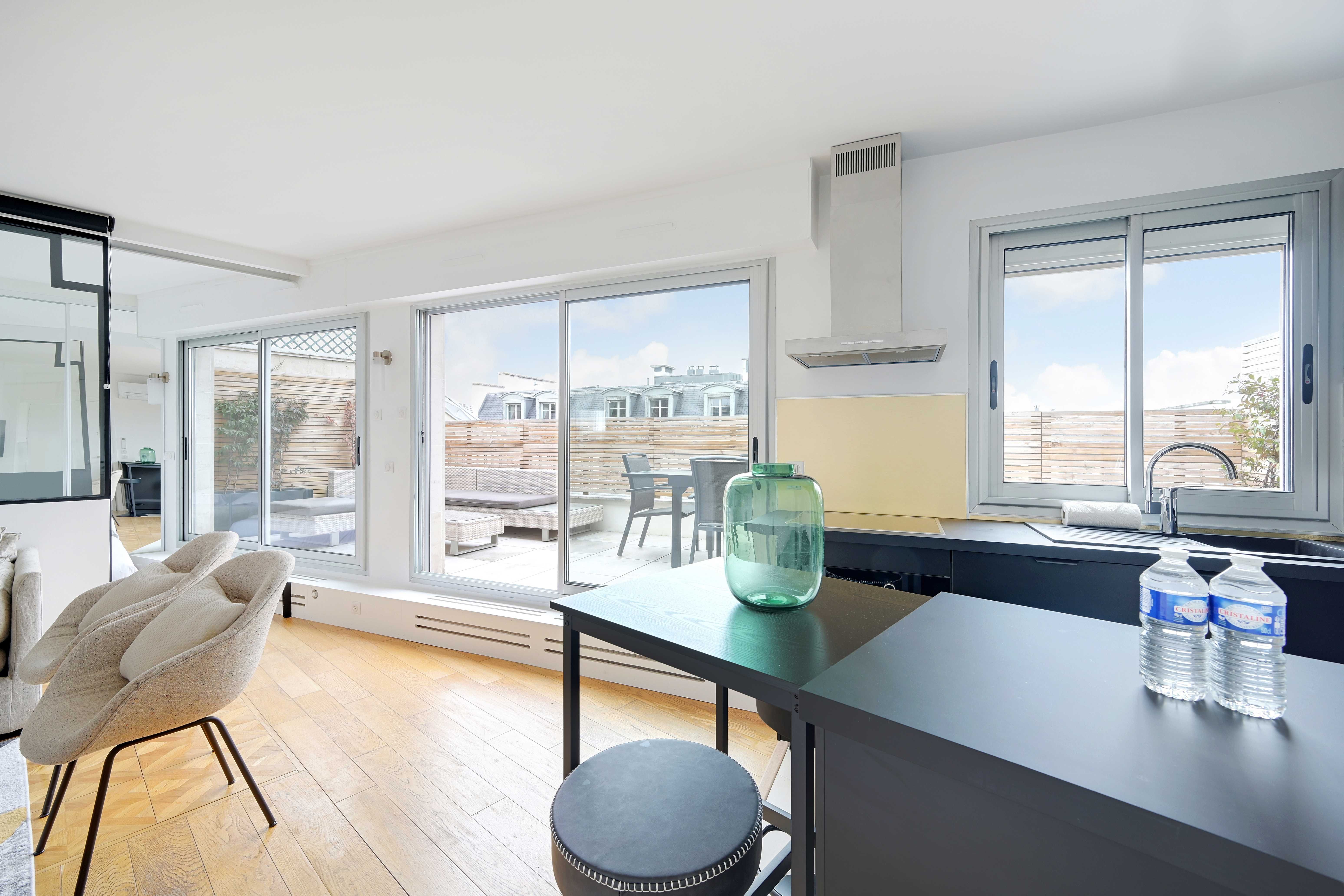  Air-Conditioned 2-Person Apartment With Terrace And View Of Paris  -  Air-conditioned 2-person apartment with terrace and view of Paris  - Gallery -  9