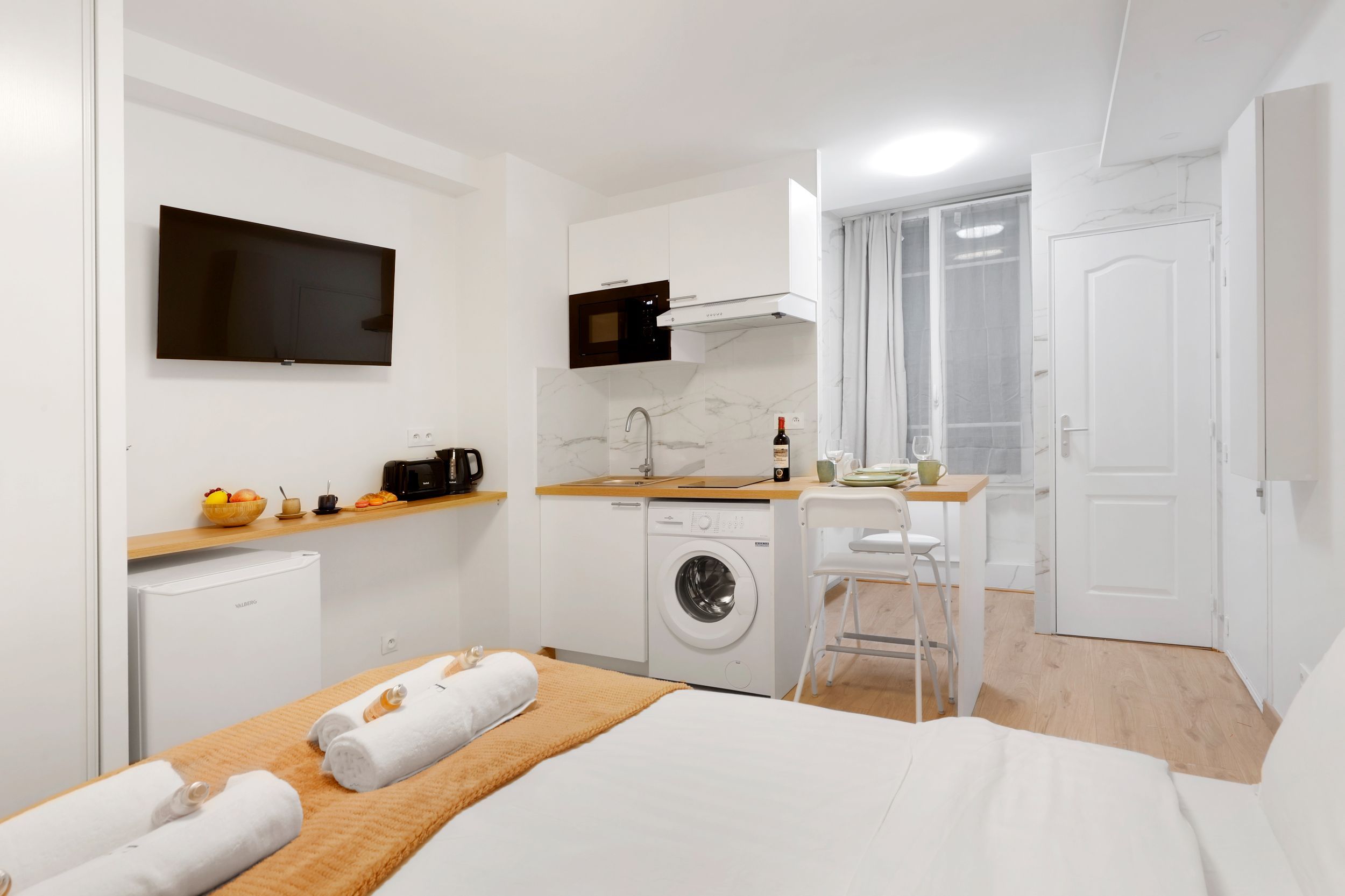  Rambuteau Suite: Studio Apartment In The Heart Of The Marais District  -  Rambuteau Suite: Studio apartment in the heart of the Marais district  - Gallery -  5