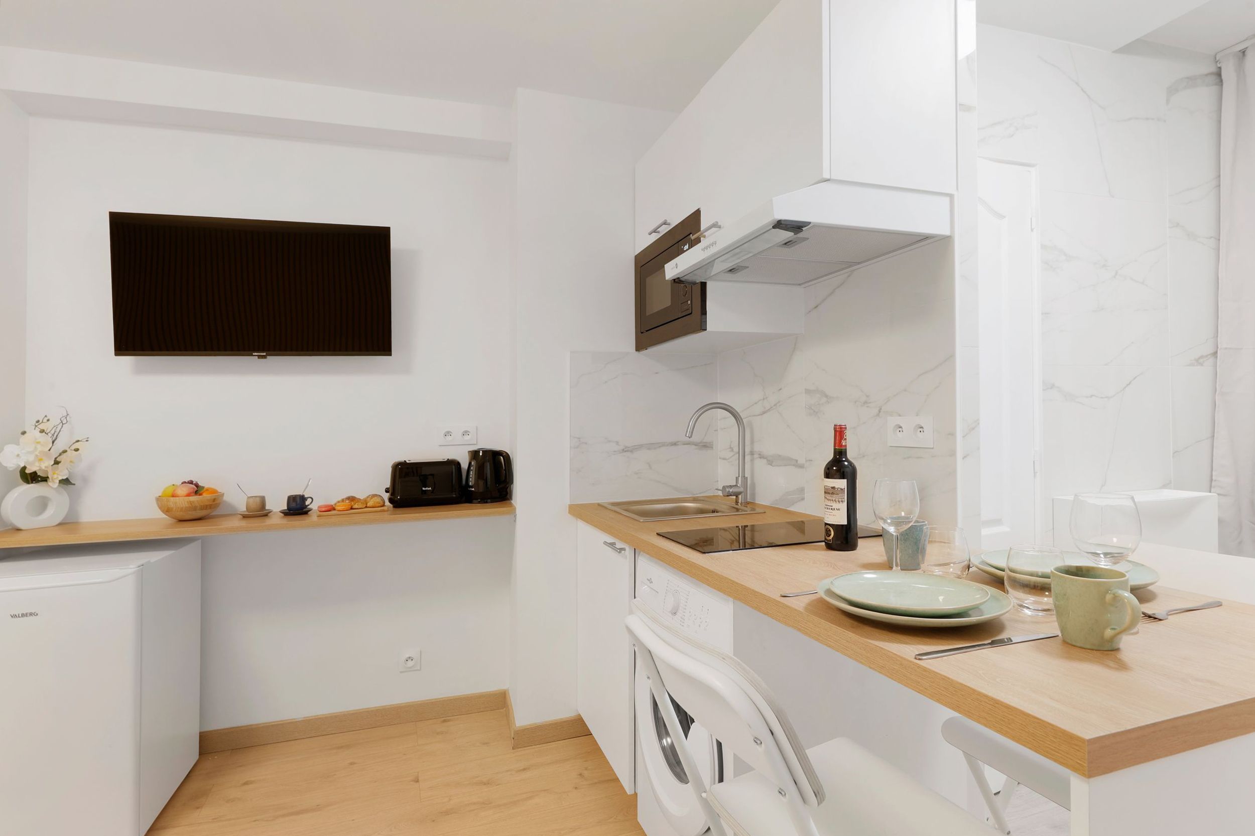  Rambuteau Suite: Studio Apartment In The Heart Of The Marais District  -  Rambuteau Suite: Studio apartment in the heart of the Marais district  - Gallery -  7