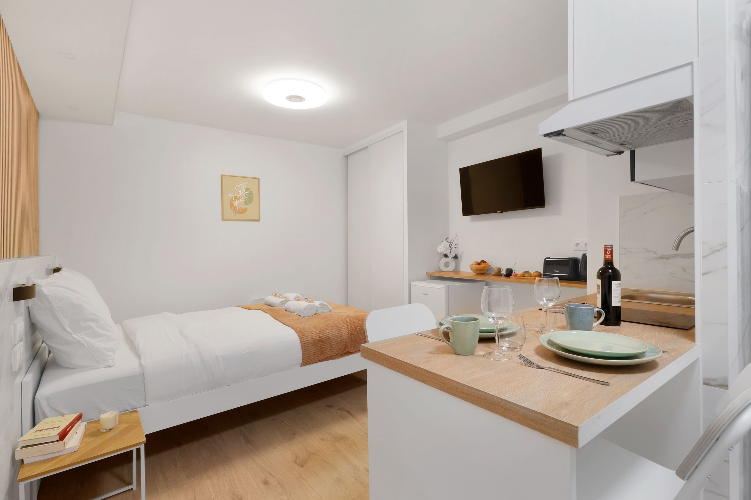  Rambuteau Suite: Studio Apartment In The Heart Of The Marais District  -  Rambuteau Suite: Studio apartment in the heart of the Marais district  - Gallery -  3
