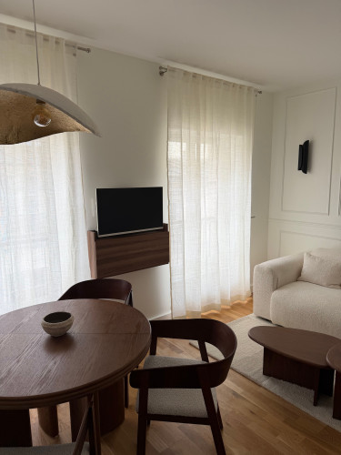 Modern suite close to city center, Paris
