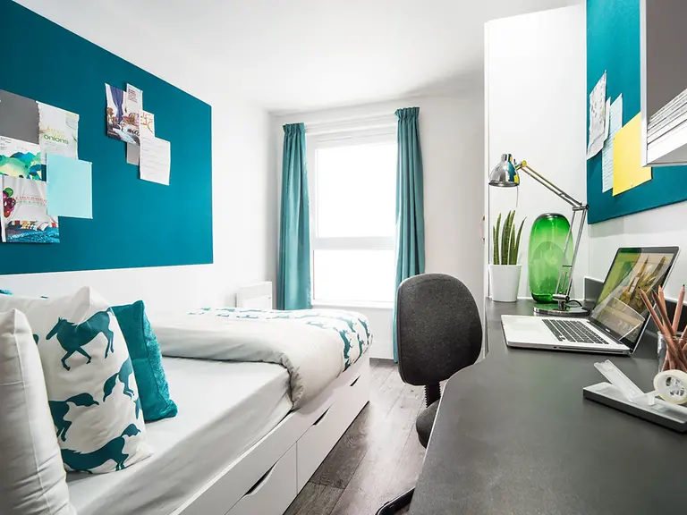  Classic En Suite  -  Canal Point  - Gallery -  1