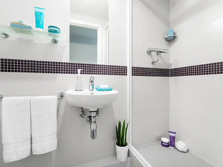  Classic En Suite  -  Canal Point  - Gallery -  2