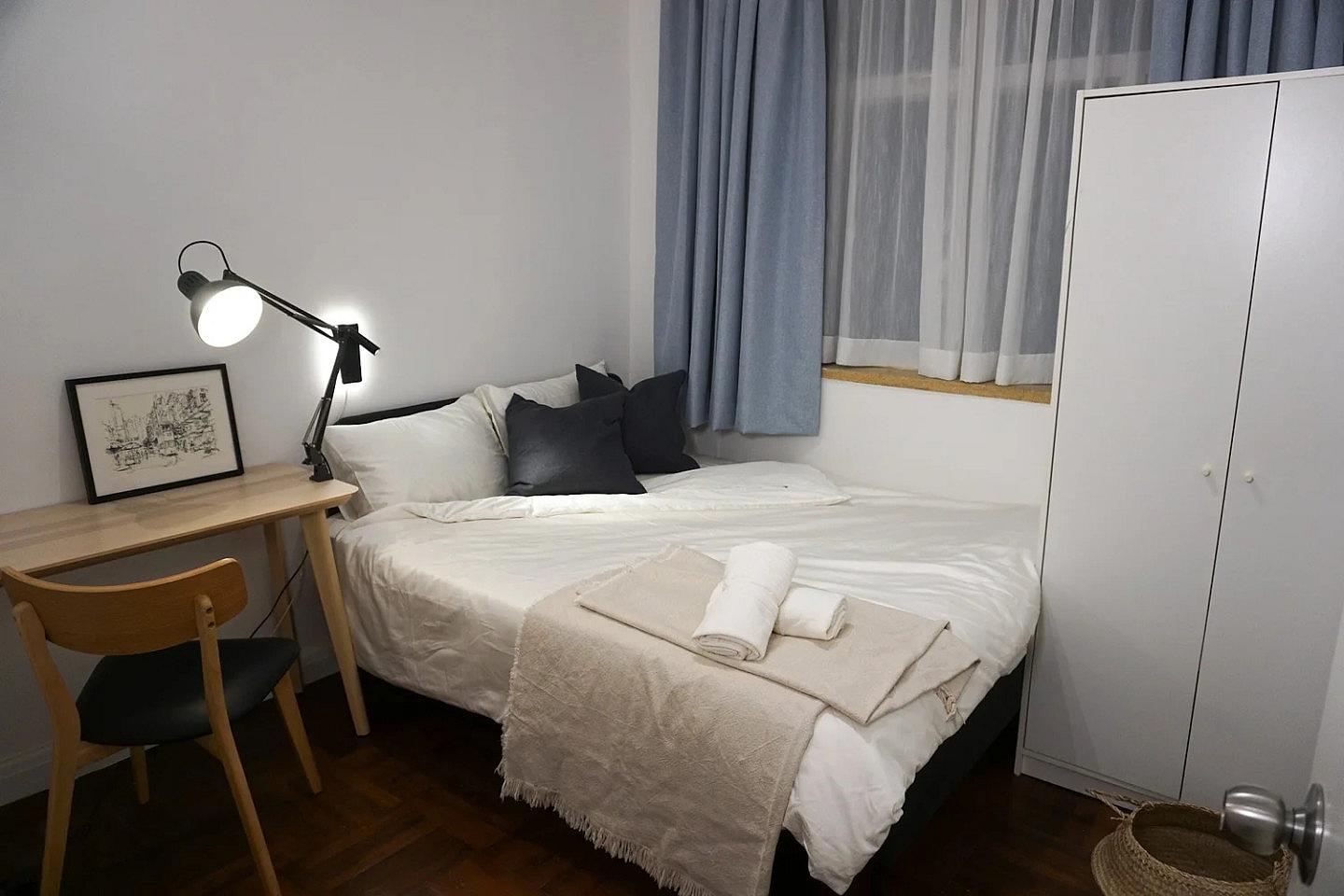 Large Deluxe - 1