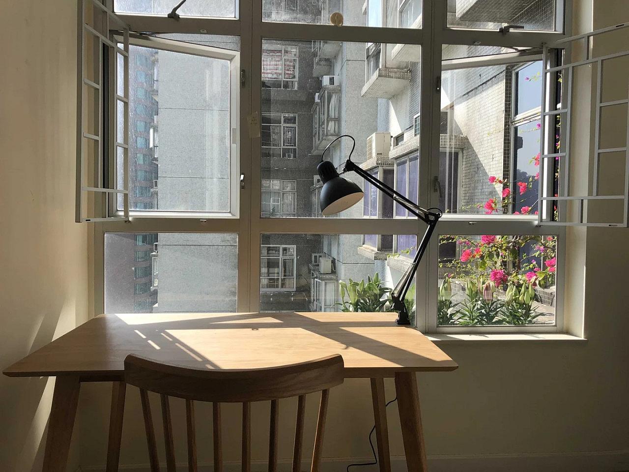 Large Deluxe (bedroom 03) - Vibrant Coliving Apartment in Kennedy Town with Community Events & Amenities Home - Gallery - 2