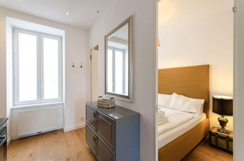 Elegant 1 Bedroom Apartment close to Wien Westbahnhof Train Station
