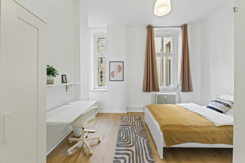 Big double bedroom in the Bavarian Quarter