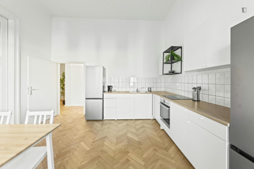 Big double bedroom in the Bavarian Quarter  - Gallery -  5