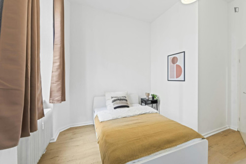 Big double bedroom in the Bavarian Quarter