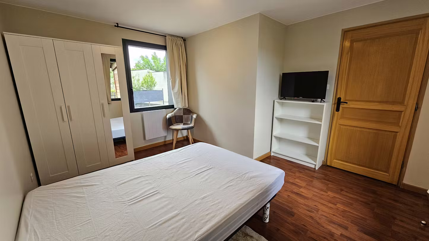  Single Room  -  Chemin de Revaison  - Gallery -  1