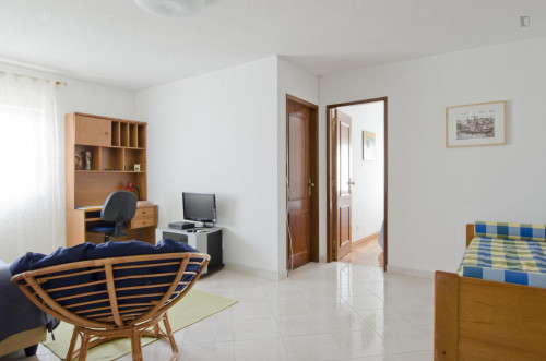 Nice 2-bedroom apartment in eastern Chelas - Gallery - 14