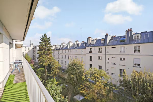 Large Parisian apartment for 2 bedrooms/4 people - République