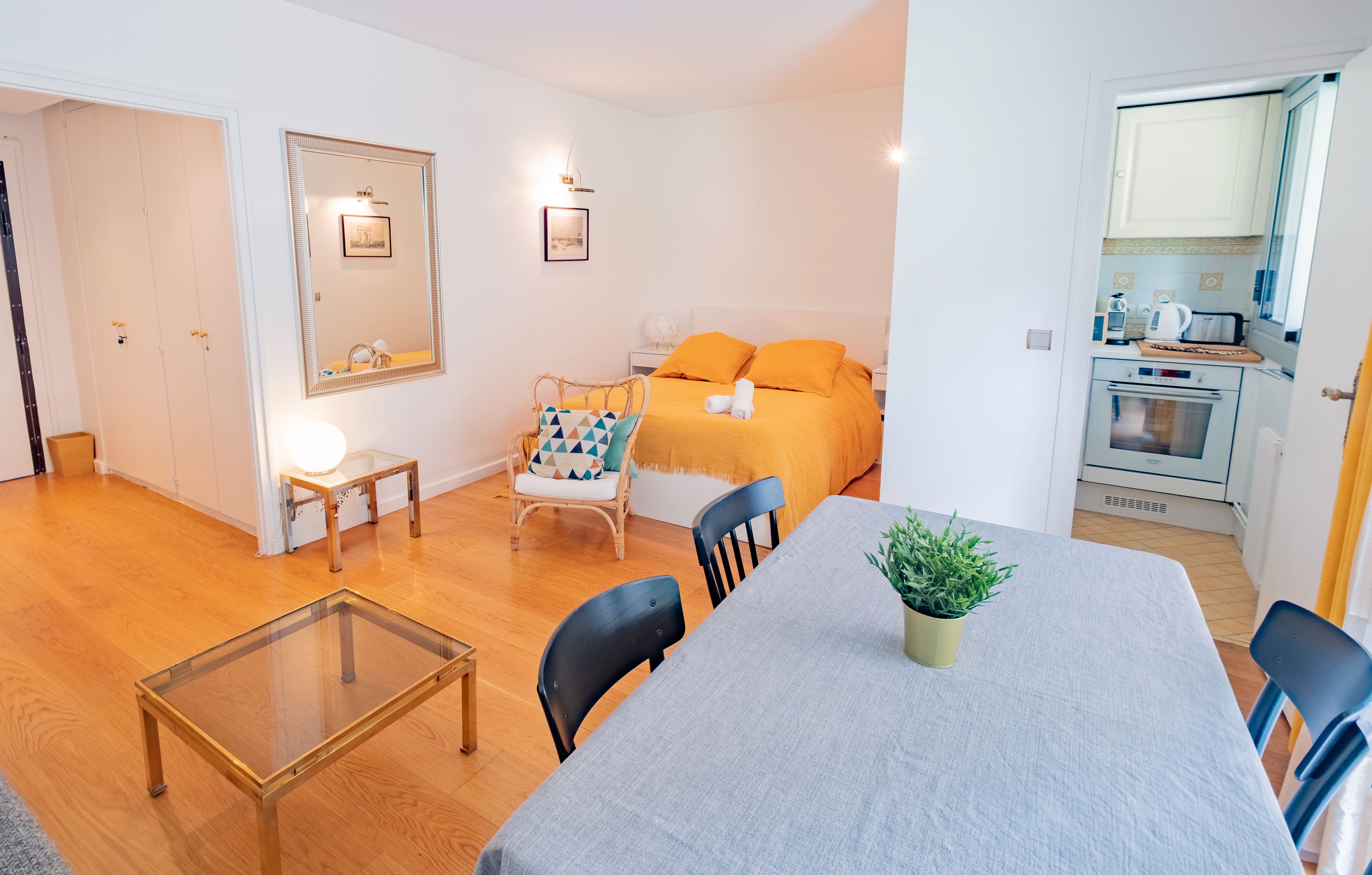  Le Paul >•< Near The Eiffel Tower, Shops, And Metro  -  Le Paul >•< Near the Eiffel Tower, shops, and metro  - Gallery -  7