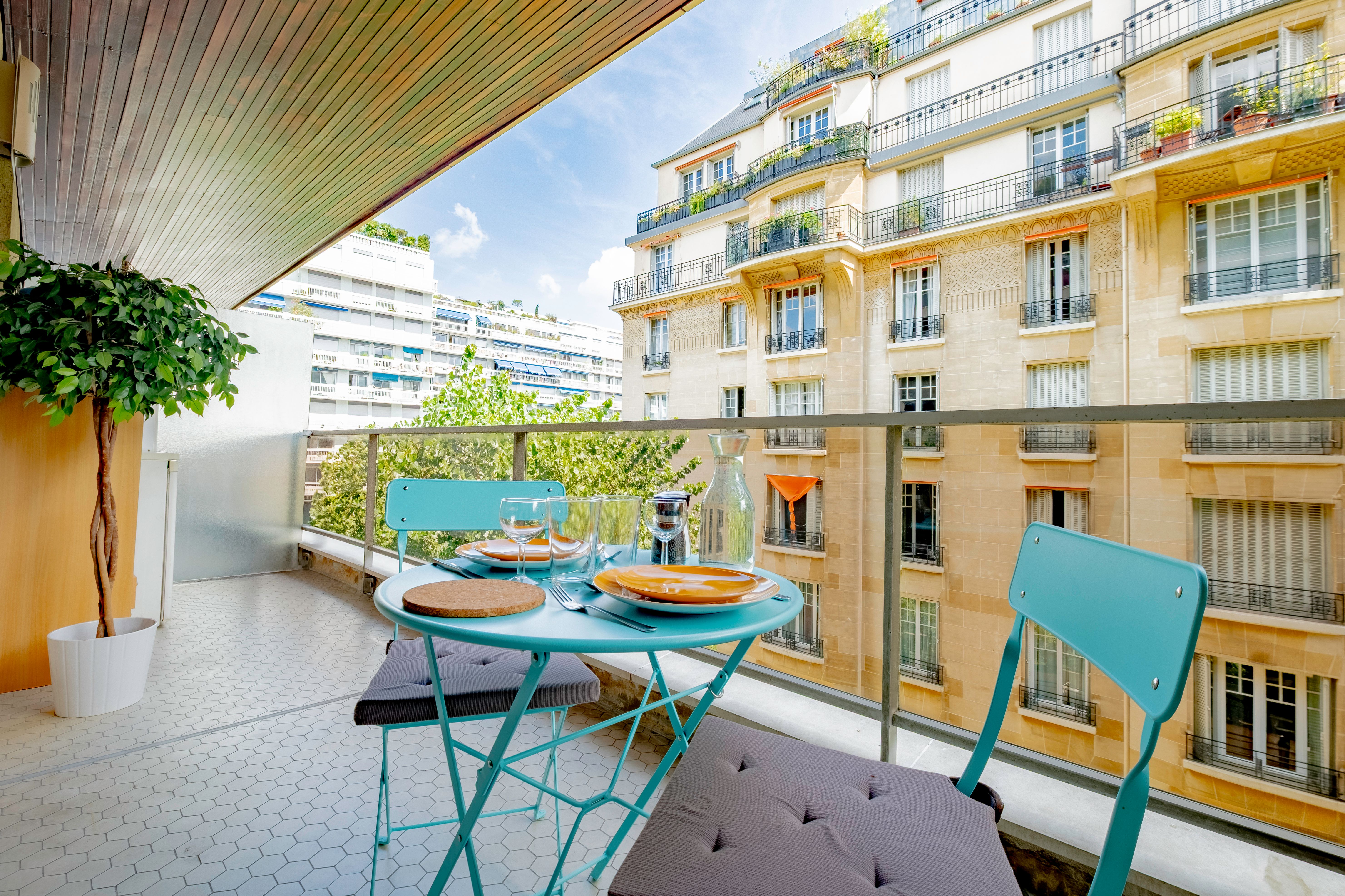  Le Paul >•< Near The Eiffel Tower, Shops, And Metro  -  Le Paul >•< Near the Eiffel Tower, shops, and metro  - Gallery -  1