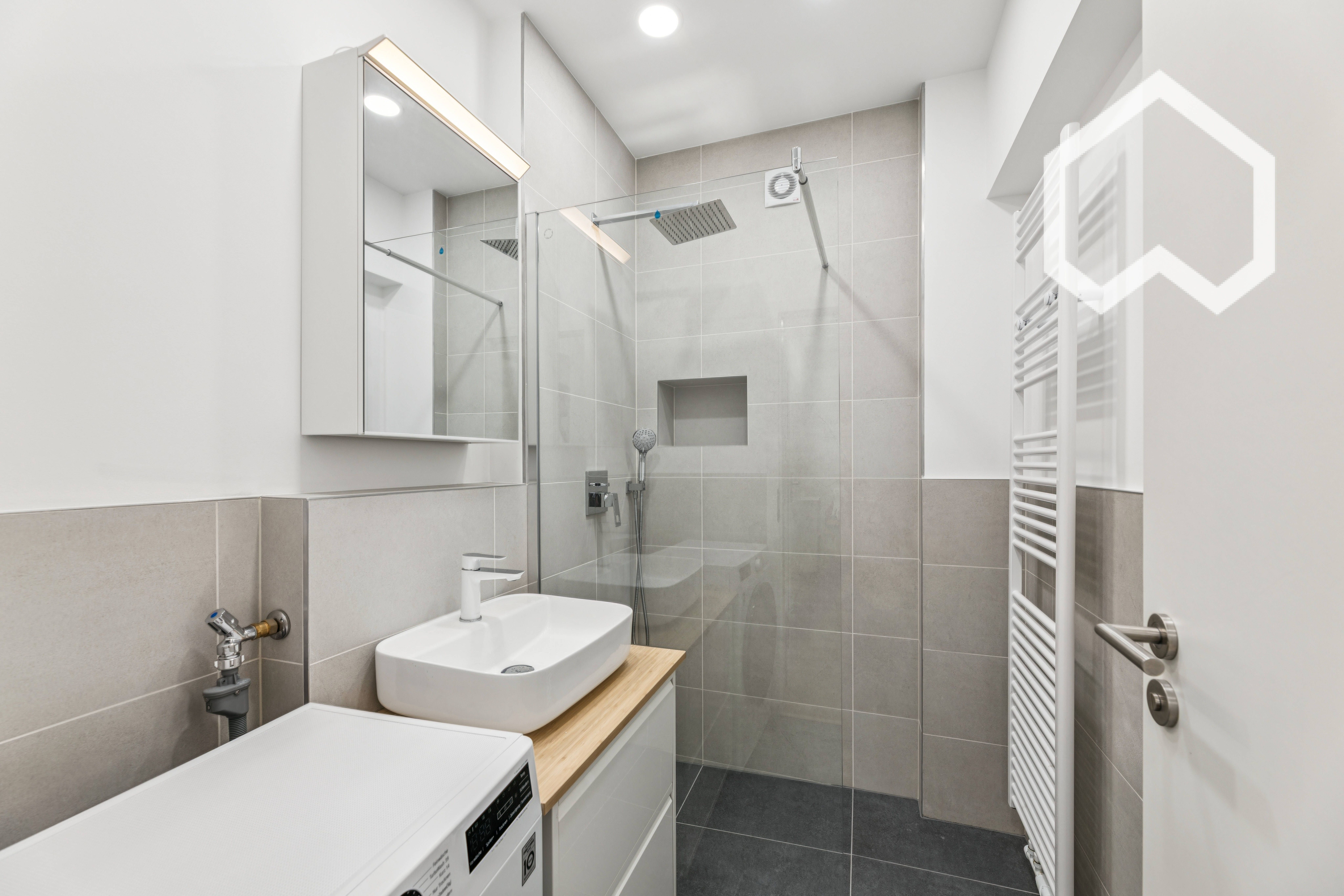 Newly Renovated 2-Bedroom Business Suite - Perfect For Remote Work & Corporate Commuters (close To S - 2