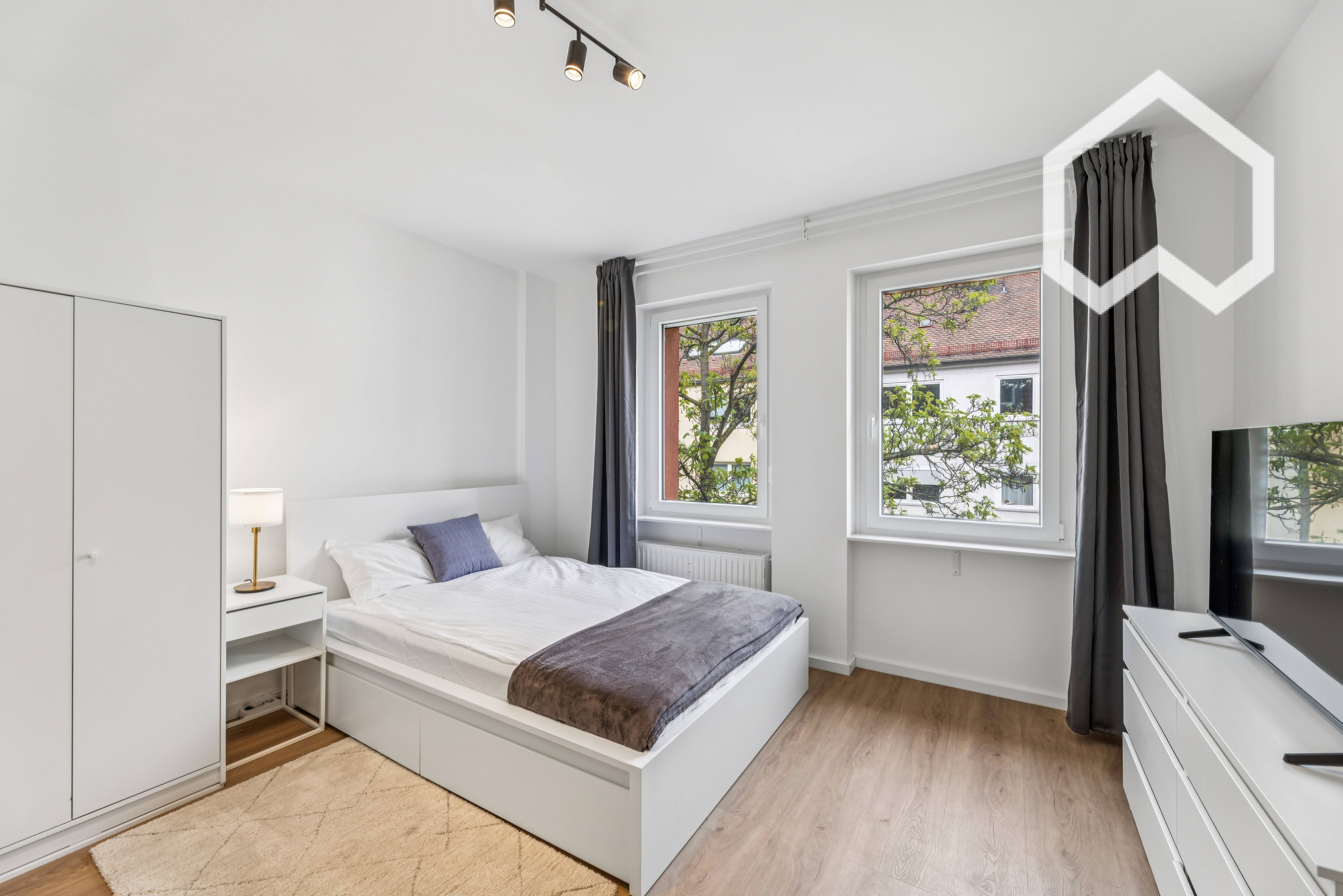 Newly Renovated 2-Bedroom Business Suite - Perfect For Remote Work & Corporate Commuters (close To S - 15