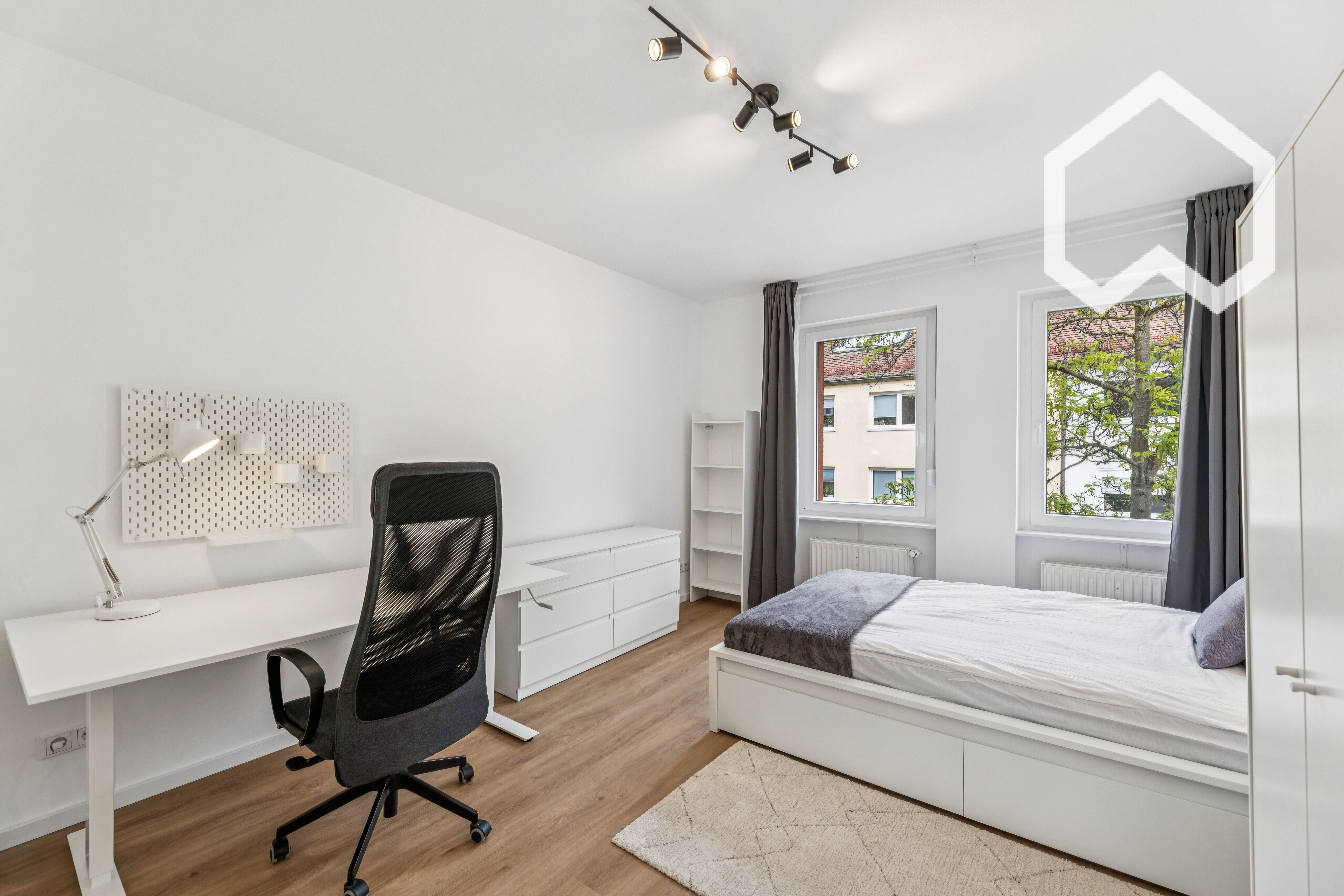 Newly Renovated 2-Bedroom Business Suite - Perfect For Remote Work & Corporate Commuters (close To S - 3