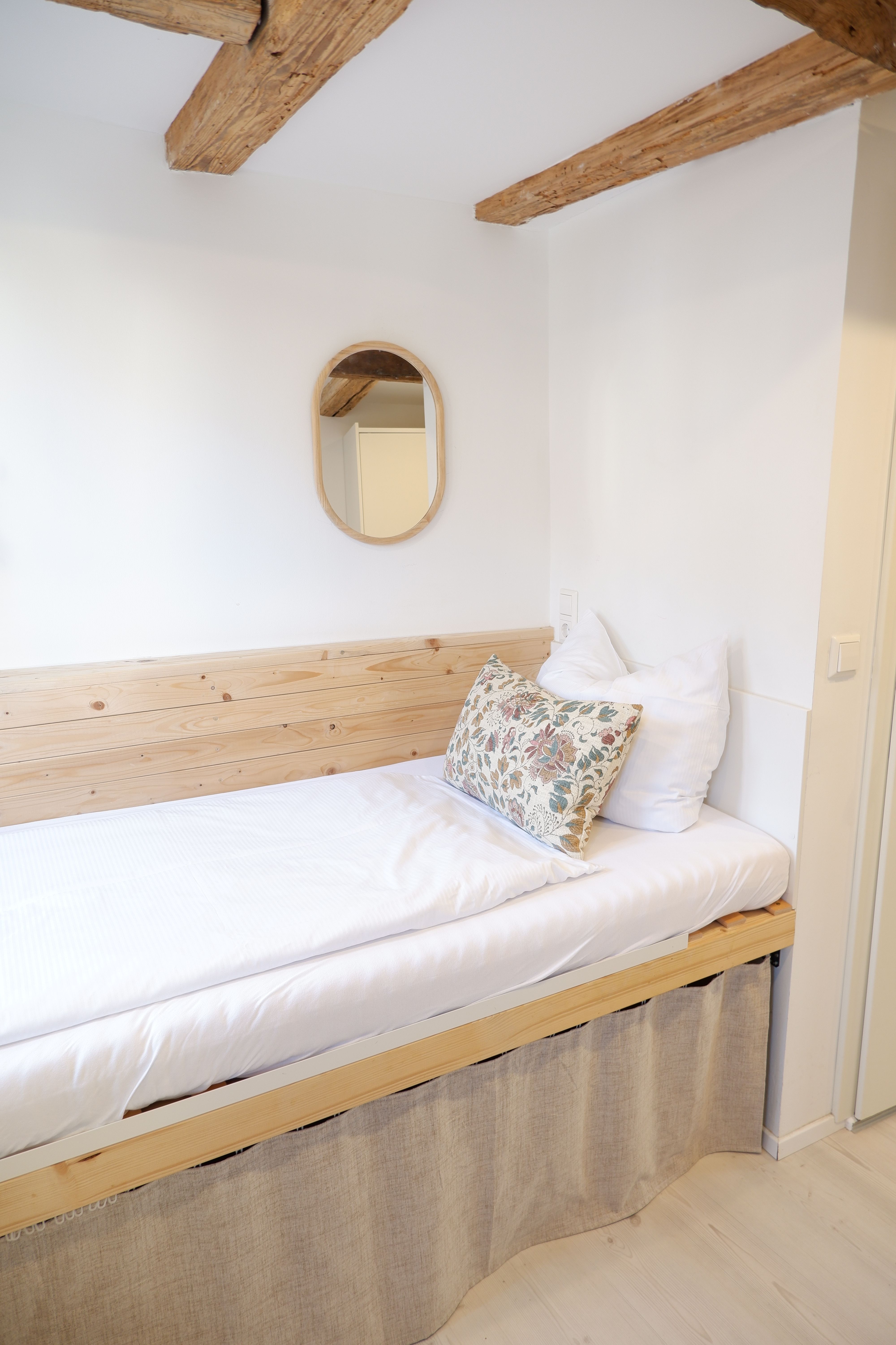  Charming Newly Renovated Studio Apartment In The Heart Of Tübingen’s Old Town  -  Charming Newly Renovated Studio Apartment in the Heart of Tübingen’s Old Town  - Gallery -  9