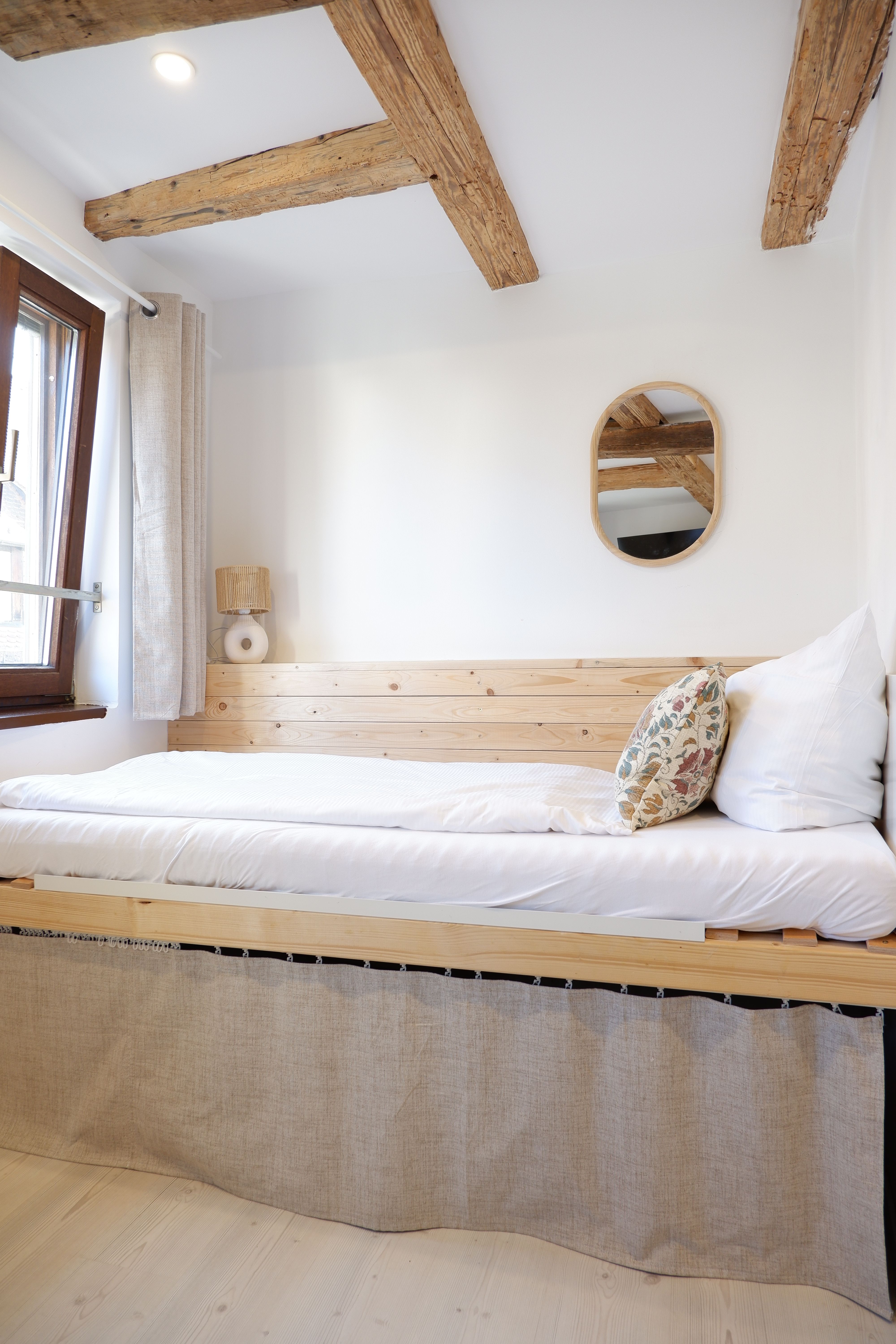  Charming Newly Renovated Studio Apartment In The Heart Of Tübingen’s Old Town  -  Charming Newly Renovated Studio Apartment in the Heart of Tübingen’s Old Town  - Gallery -  10