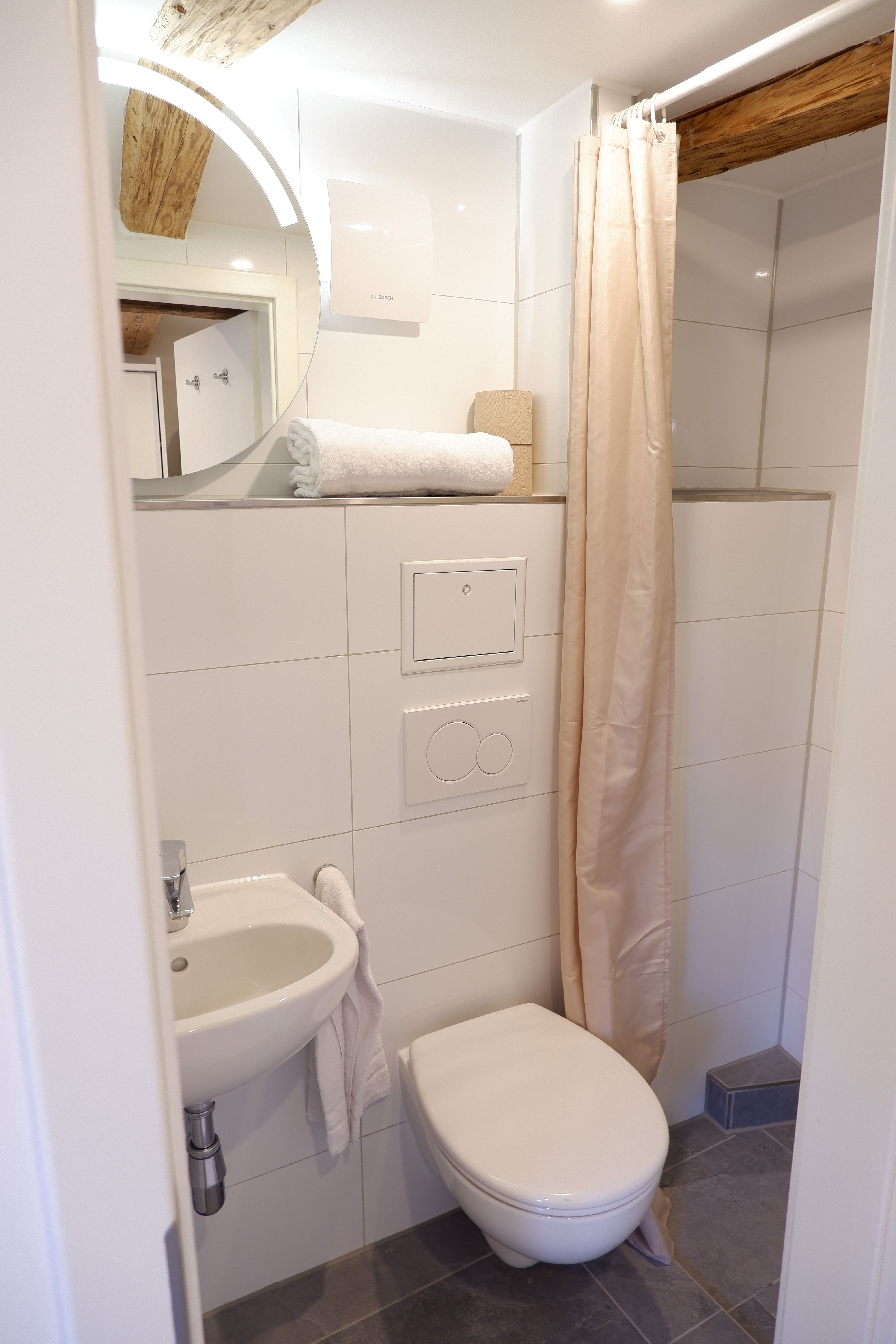  Charming Newly Renovated Studio Apartment In The Heart Of Tübingen’s Old Town  -  Charming Newly Renovated Studio Apartment in the Heart of Tübingen’s Old Town  - Gallery -  4