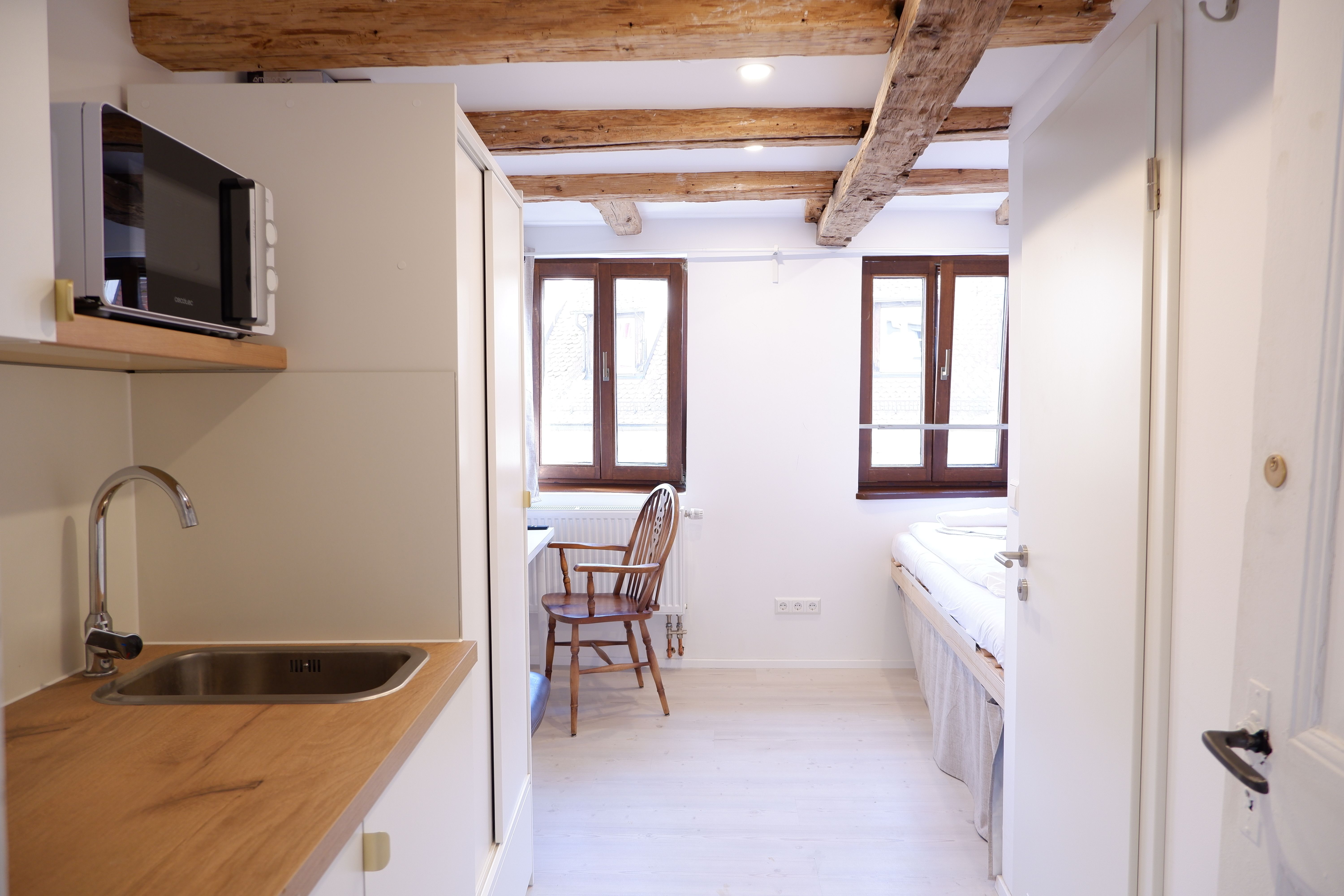  Charming Newly Renovated Studio Apartment In The Heart Of Tübingen’s Old Town  -  Charming Newly Renovated Studio Apartment in the Heart of Tübingen’s Old Town  - Gallery -  7