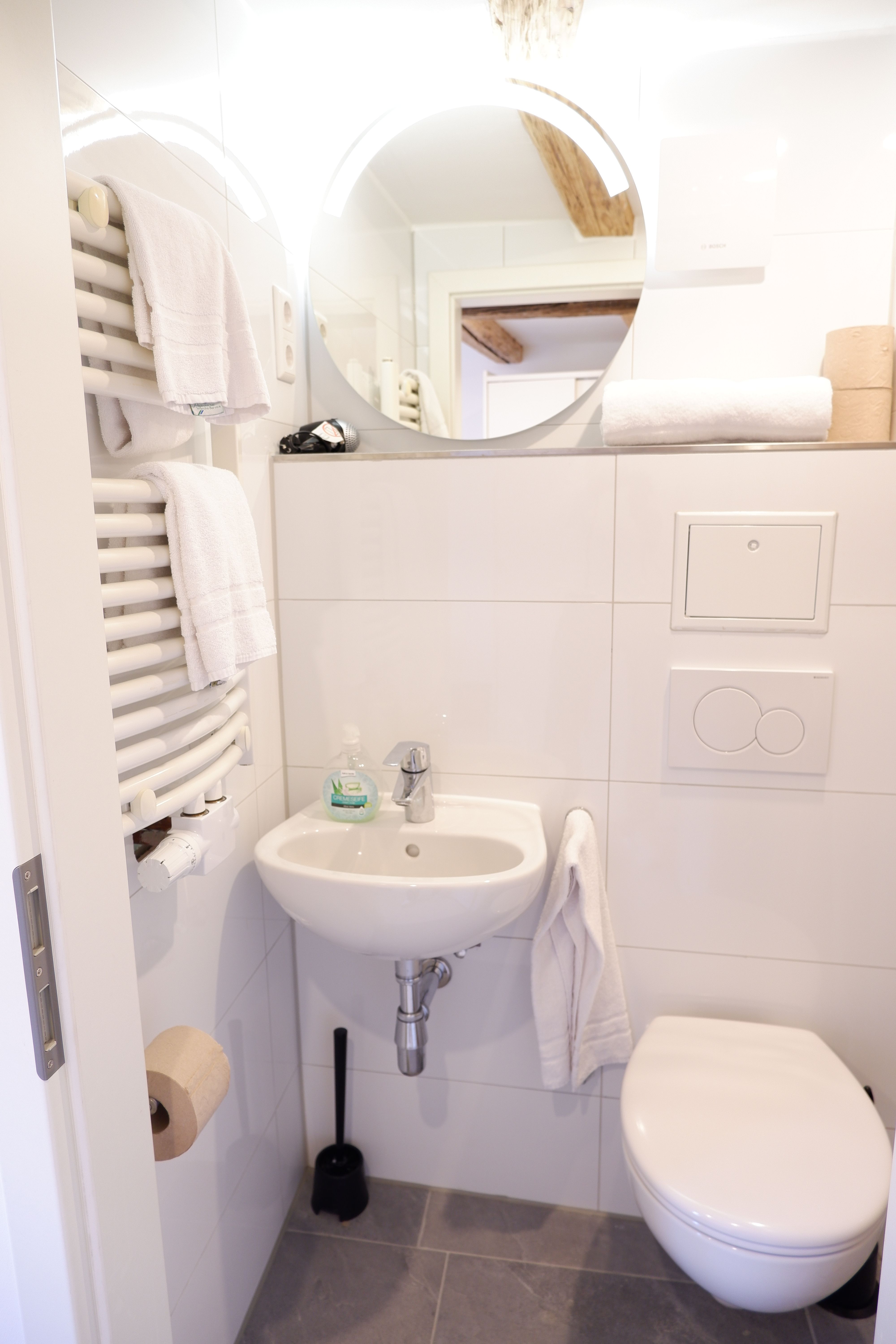  Charming Newly Renovated Studio Apartment In The Heart Of Tübingen’s Old Town  -  Charming Newly Renovated Studio Apartment in the Heart of Tübingen’s Old Town  - Gallery -  2