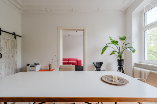 Beautiful and spacious Altbau Wohnung close by the lively Potsdamerstraße  - Gallery -  2