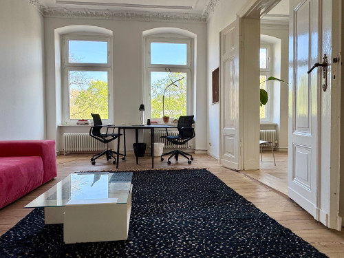 Beautiful and spacious Altbau Wohnung close by the lively Potsdamerstraße