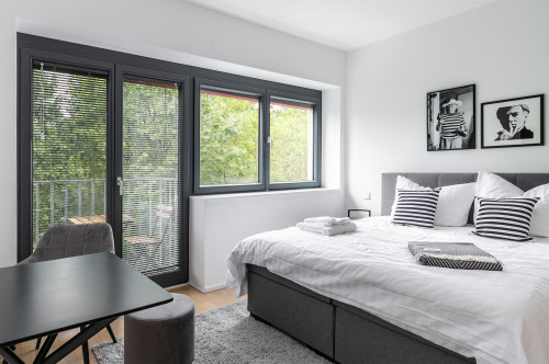 Bright apartment in Berlin Kreuzberg on Mariannenplatz - high quality renovated - exclusively equipped!