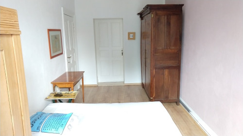 Cozy apartment with living room, balcony, bedroom, bathroom, kitchen in an old building in Pankow, Berlin