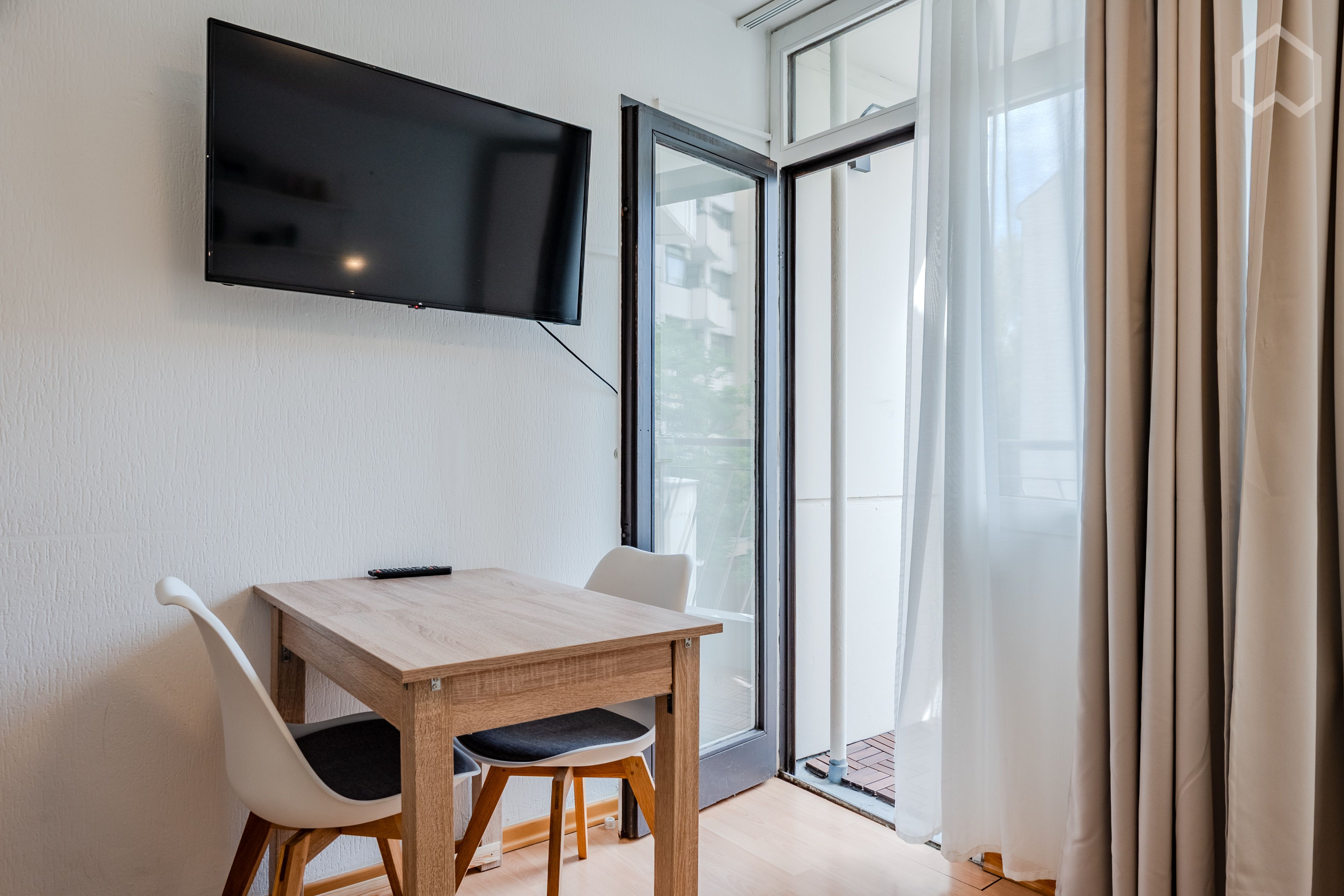  Charming & Centrally Located Apartment With Balcony In Charlottenburg  -  Charming & centrally located apartment with balcony in Charlottenburg  - Gallery -  8