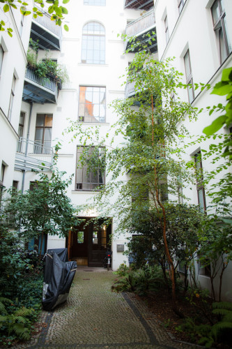 Elegant Apartment with Timeless Interiors at Oranienplatz