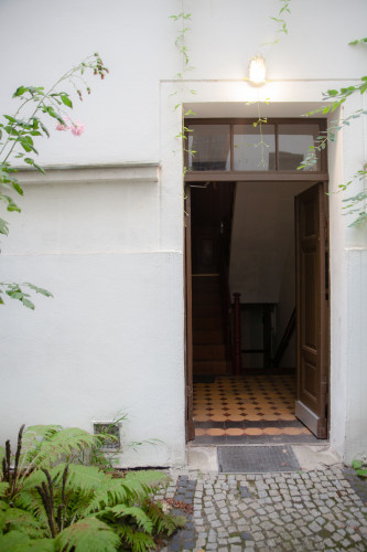 Elegant Apartment with Timeless Interiors at Oranienplatz