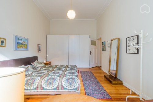 Old (West) Berlin Charm with a Modern Touch: 3-room apartment close to Ku'Damm