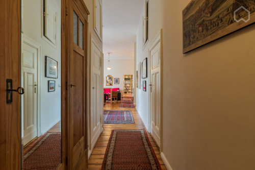 Old (West) Berlin Charm with a Modern Touch: 3-room apartment close to Ku'Damm