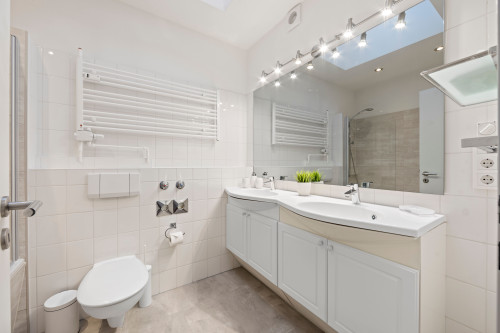 Highly attractive, completely renovated penthouse