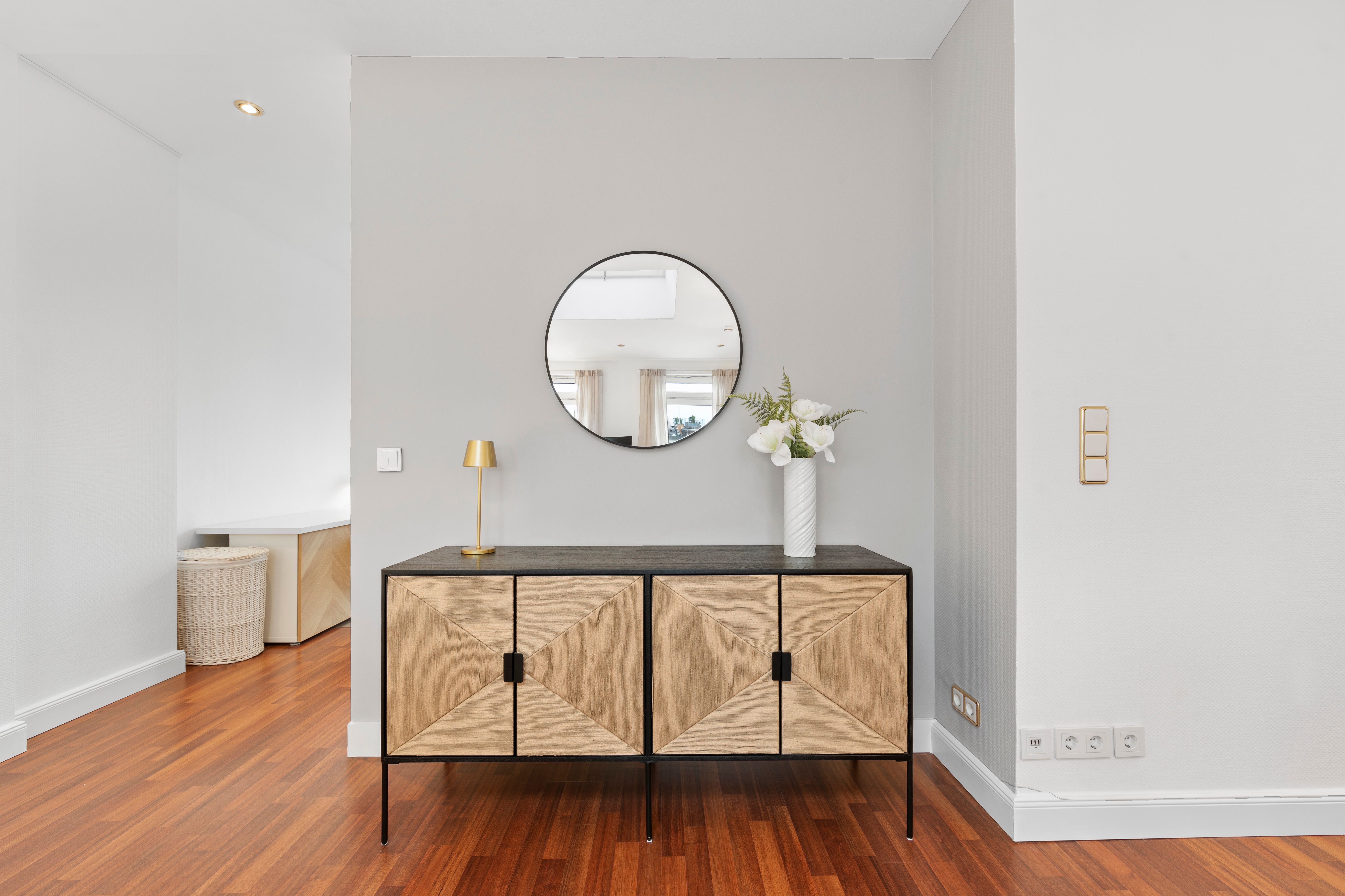 Highly Attractive, Completely Renovated Penthouse - Highly attractive, completely renovated penthouse - Gallery - 9