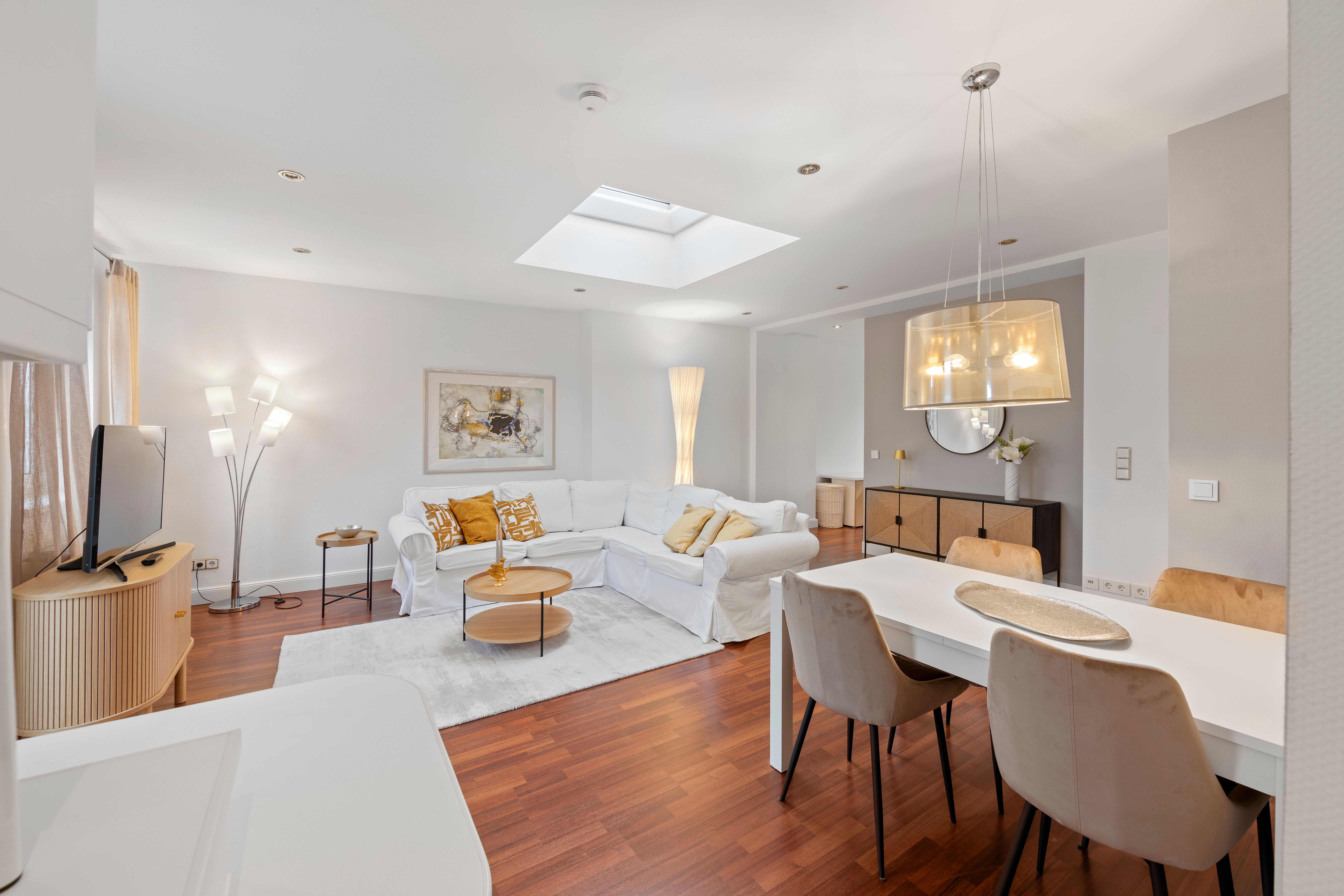 Highly Attractive, Completely Renovated Penthouse - Highly attractive, completely renovated penthouse - Gallery - 16