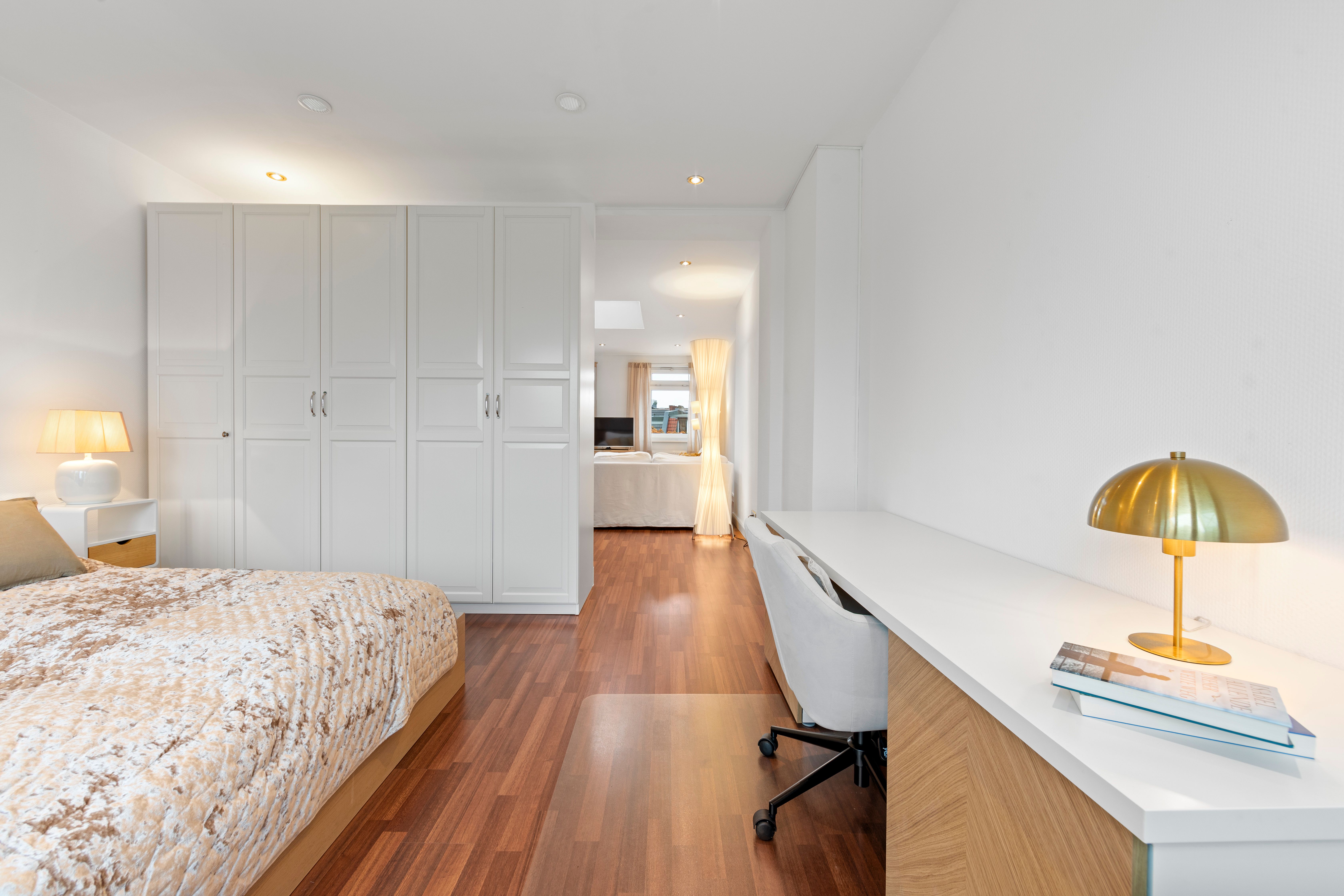 Highly Attractive, Completely Renovated Penthouse - Highly attractive, completely renovated penthouse - Gallery - 6